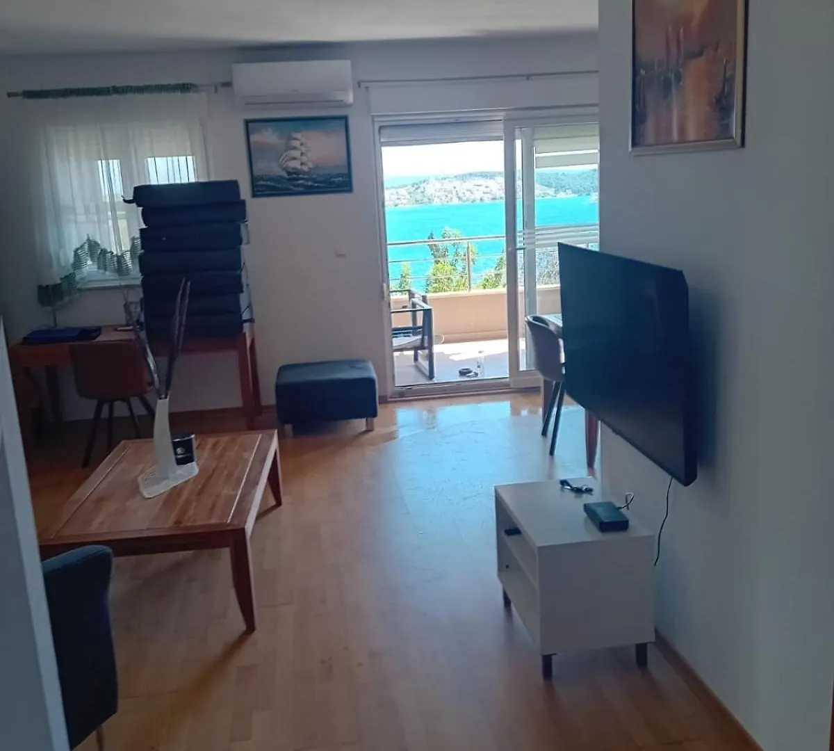 Chatarina Apartment تروغير