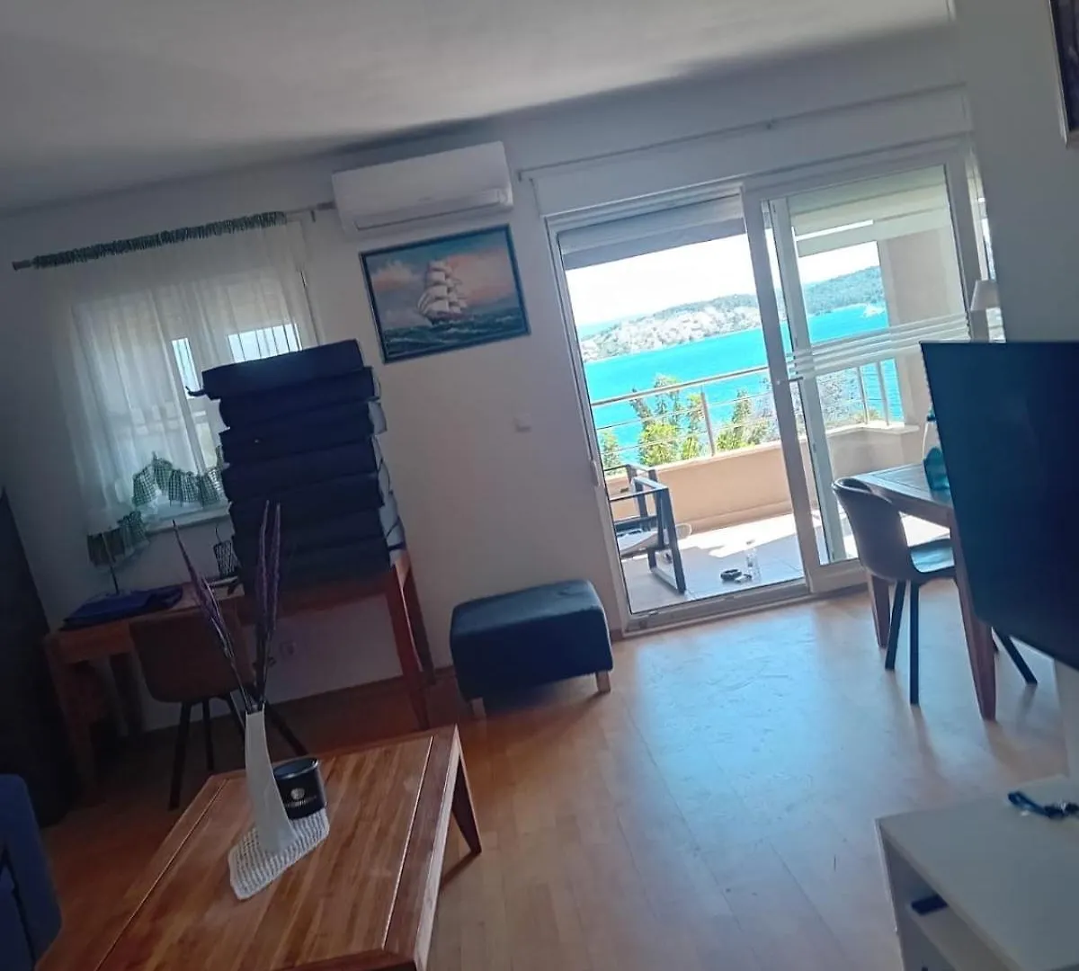 Chatarina Apartment تروغير